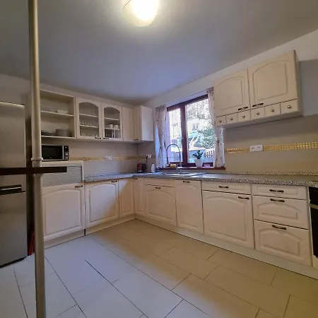 Almini Drienica Lysa 빌라